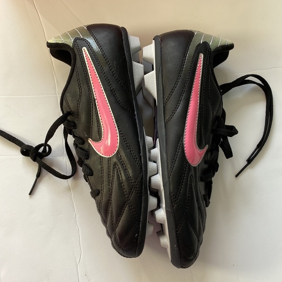✨2xHP✨ NWOT Nike soccer cleats - Picture 4 of 6